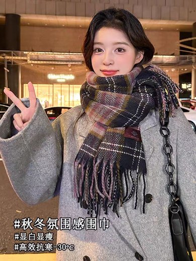 复古格子围巾店内实拍